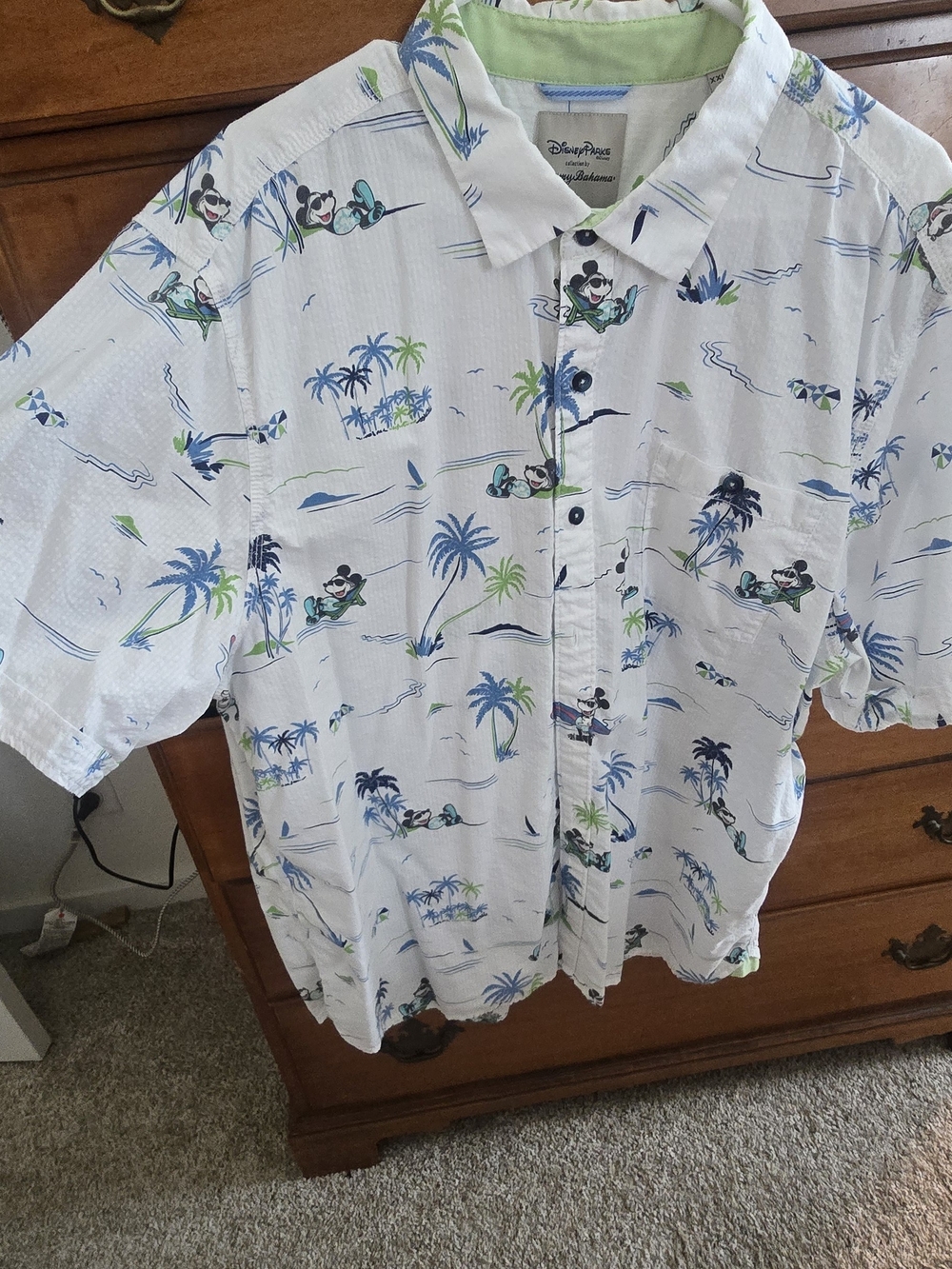 Disney White Short-Sleeve Button-Down Shirt Tommy Bahamma